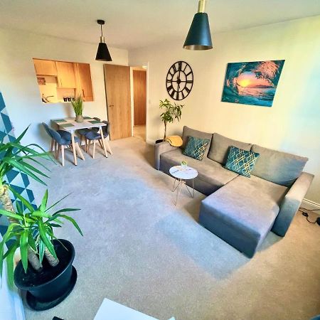 A Stylish Retreat - Super King Bed - Heart Of Town Centre - 5 Mins Stroll To Beach Bournemouth Buitenkant foto