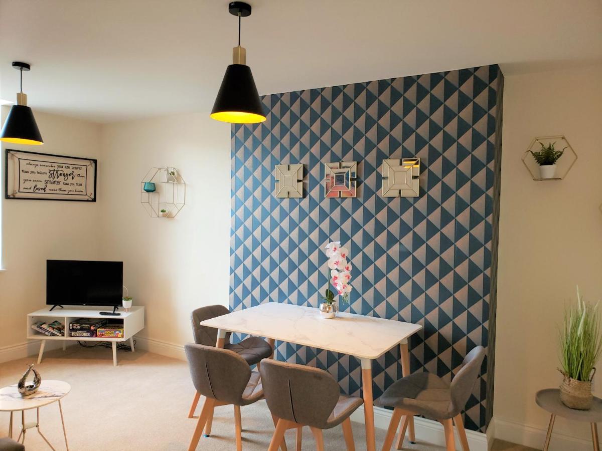 A Stylish Retreat - Super King Bed - Heart Of Town Centre - 5 Mins Stroll To Beach Bournemouth Buitenkant foto