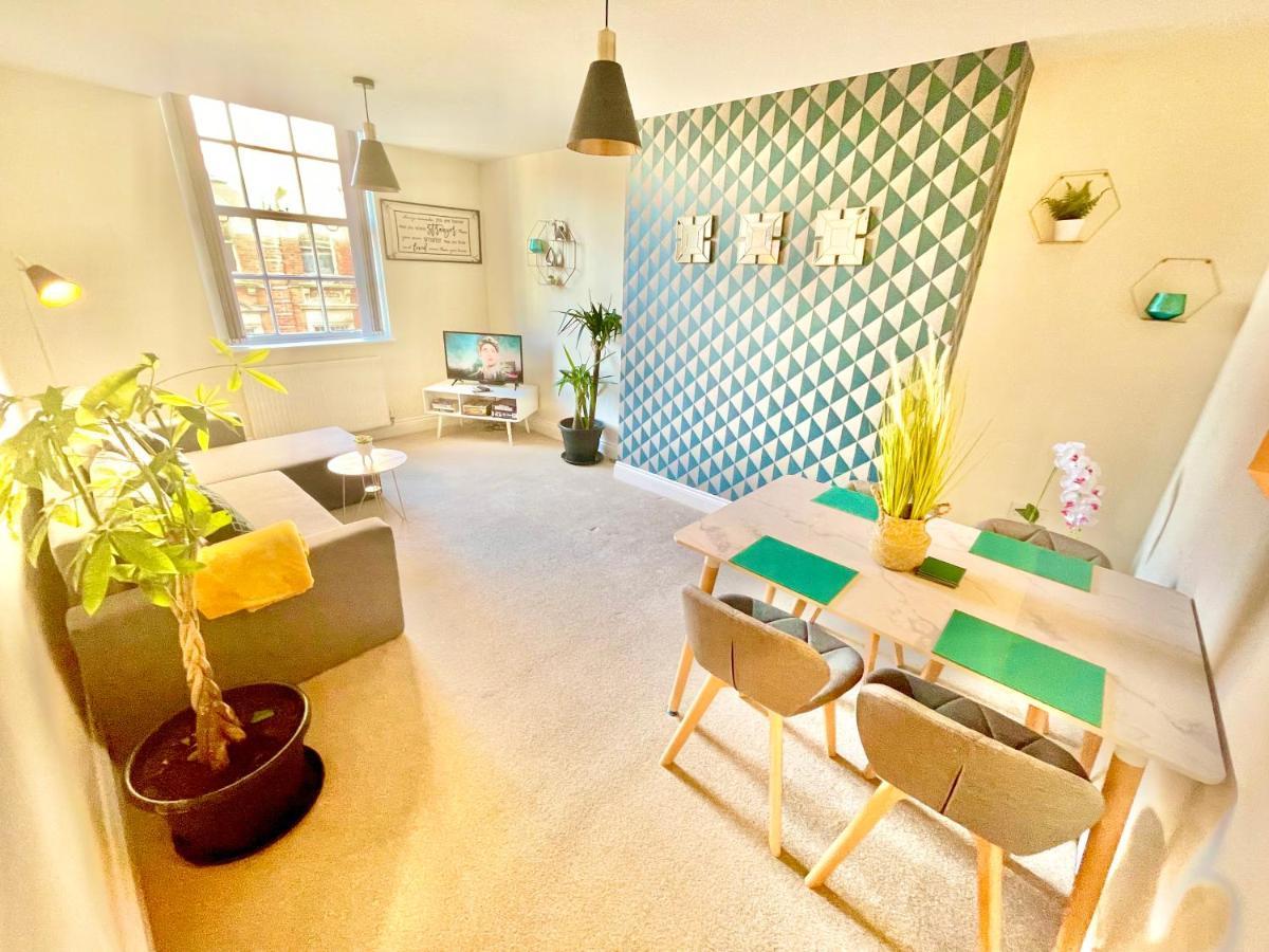 A Stylish Retreat - Super King Bed - Heart Of Town Centre - 5 Mins Stroll To Beach Bournemouth Buitenkant foto