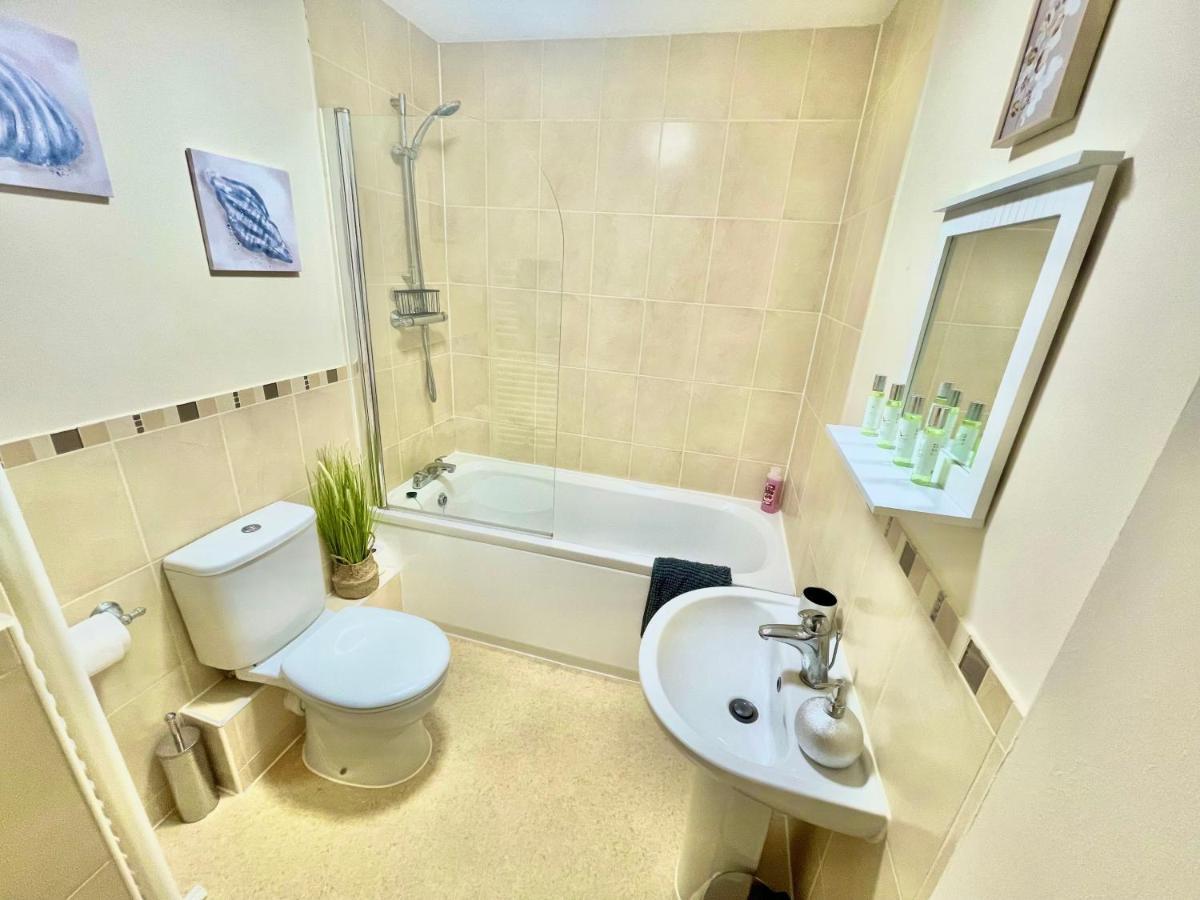 A Stylish Retreat - Super King Bed - Heart Of Town Centre - 5 Mins Stroll To Beach Bournemouth Buitenkant foto