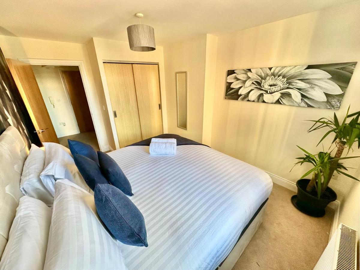 A Stylish Retreat - Super King Bed - Heart Of Town Centre - 5 Mins Stroll To Beach Bournemouth Buitenkant foto