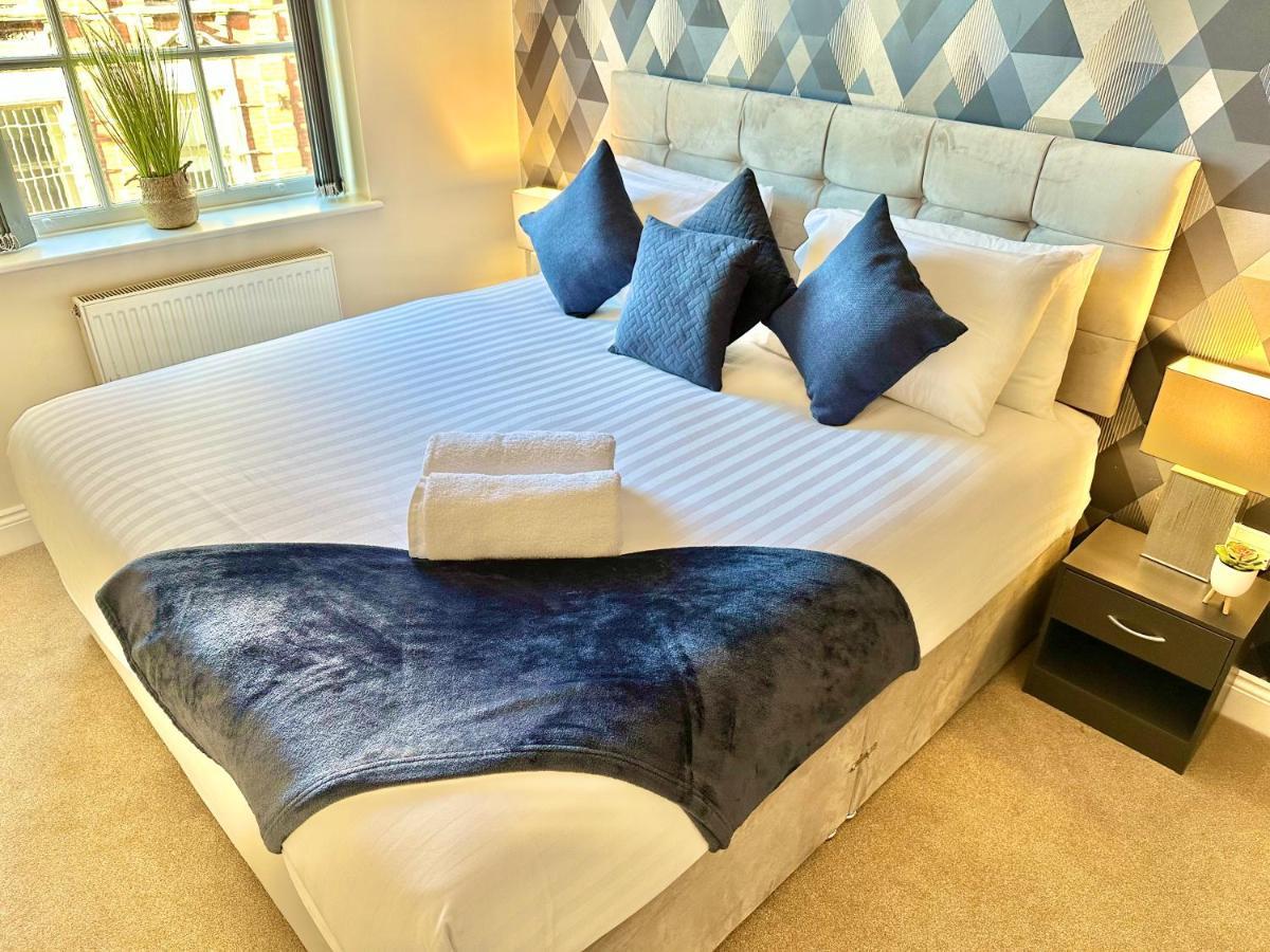 A Stylish Retreat - Super King Bed - Heart Of Town Centre - 5 Mins Stroll To Beach Bournemouth Buitenkant foto