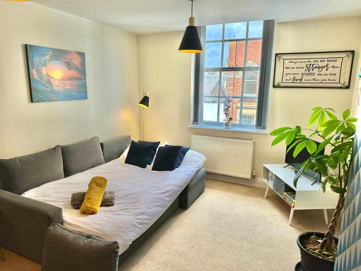 A Stylish Retreat - Super King Bed - Heart Of Town Centre - 5 Mins Stroll To Beach Bournemouth Buitenkant foto