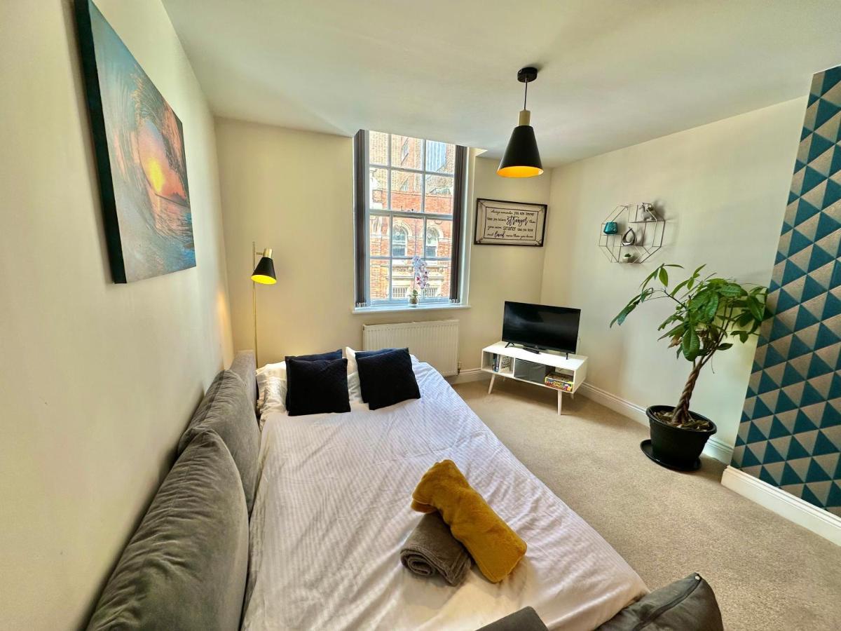 A Stylish Retreat - Super King Bed - Heart Of Town Centre - 5 Mins Stroll To Beach Bournemouth Buitenkant foto